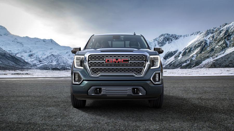  GMC Sierra Denali Crew Cab 2018 года  (фото 8 из 45)